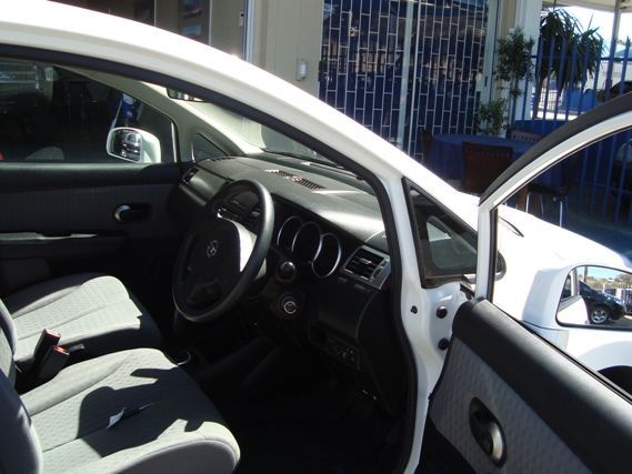 2007 Nissan Tiida photo