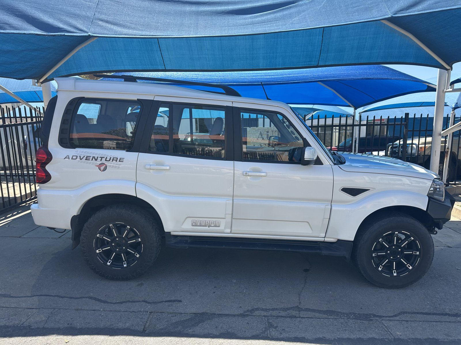 2023 Mahindra Scorpio 2.2 TD 4x4 Adventure S11 8 Seater photo