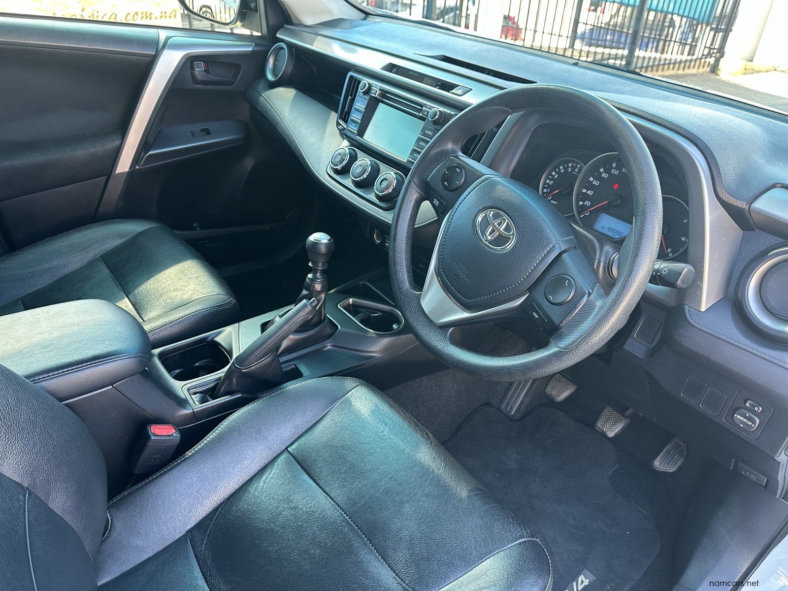 2016 Toyota RAV4 photo