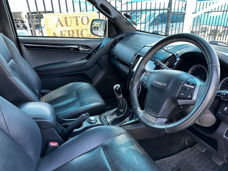 2021 Isuzu Isuzu 300 D-MAX LX D/C 4x4 photo