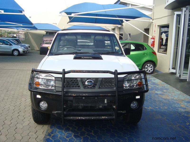 2010 Nissan Hardbody NP300 photo