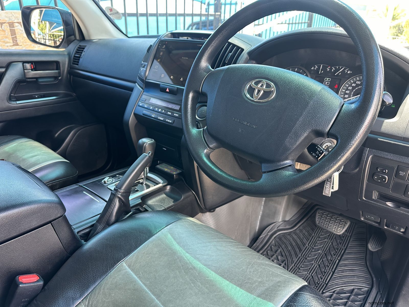 2016 Toyota Landcruiser 200 4.5 V8 Diesel 6AT GX photo