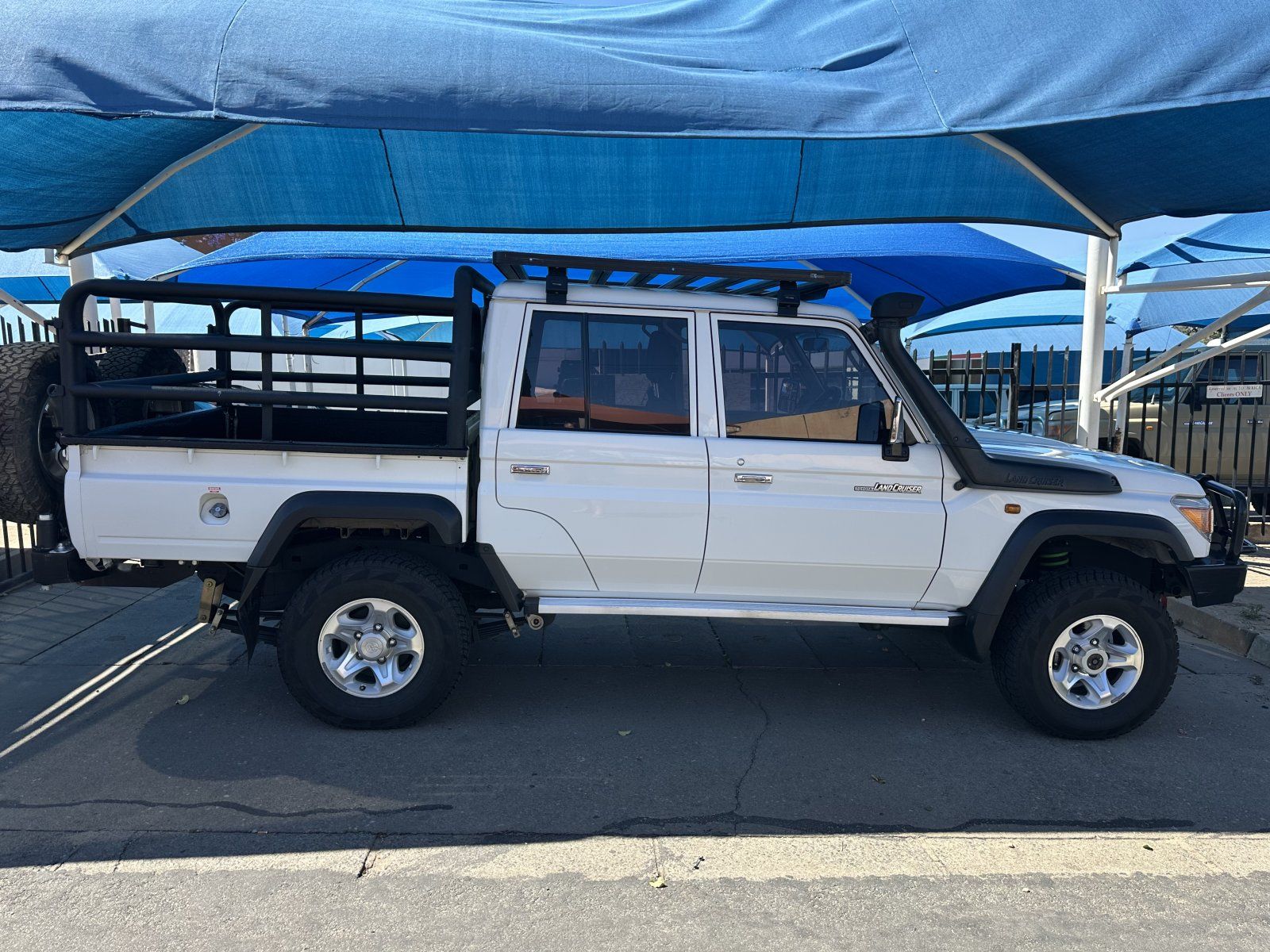 2020 Toyota Landcruiser 4.5 V8 7Diesel D/C 4x4 Manual photo