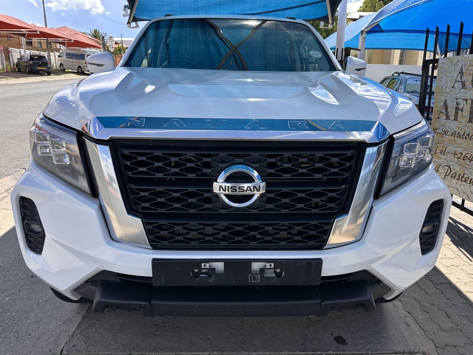 2022 Nissan Navara 2.5 LE Plus 4x4 A/T D/C NO DEPOSIT photo