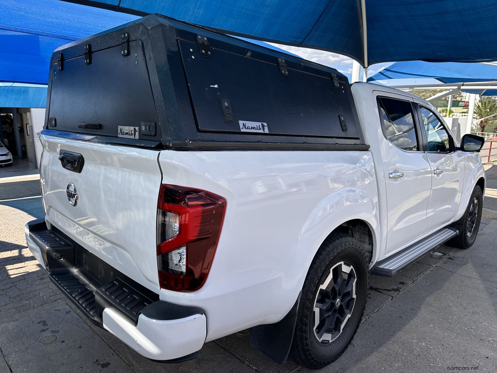 2022 Nissan Navara 2.5 LE Plus 4x4 A/T D/C NO DEPOSIT photo
