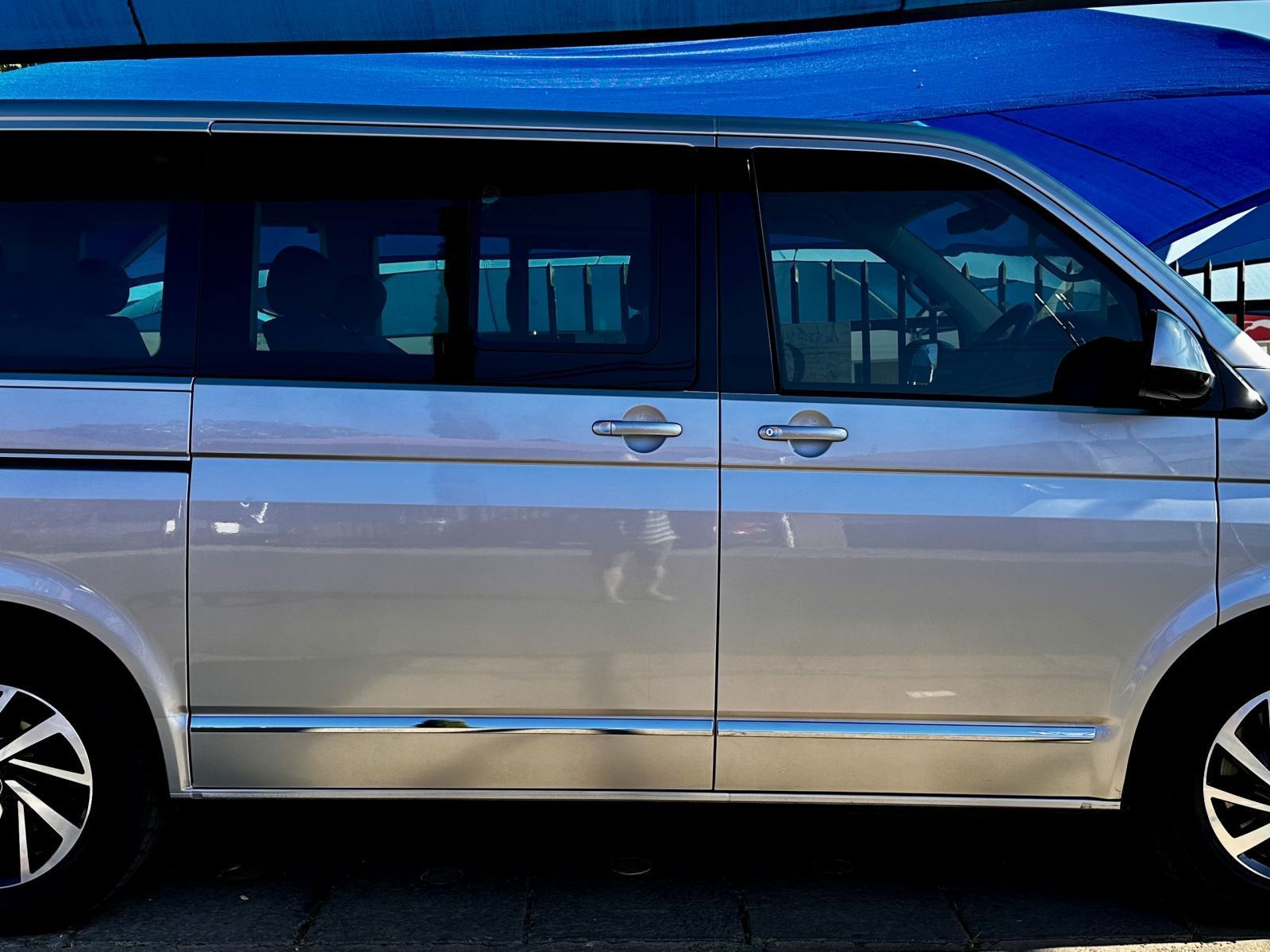 2021 Volkswagen VW Caravelle 2.0 BITDI Hiline 4Motion photo