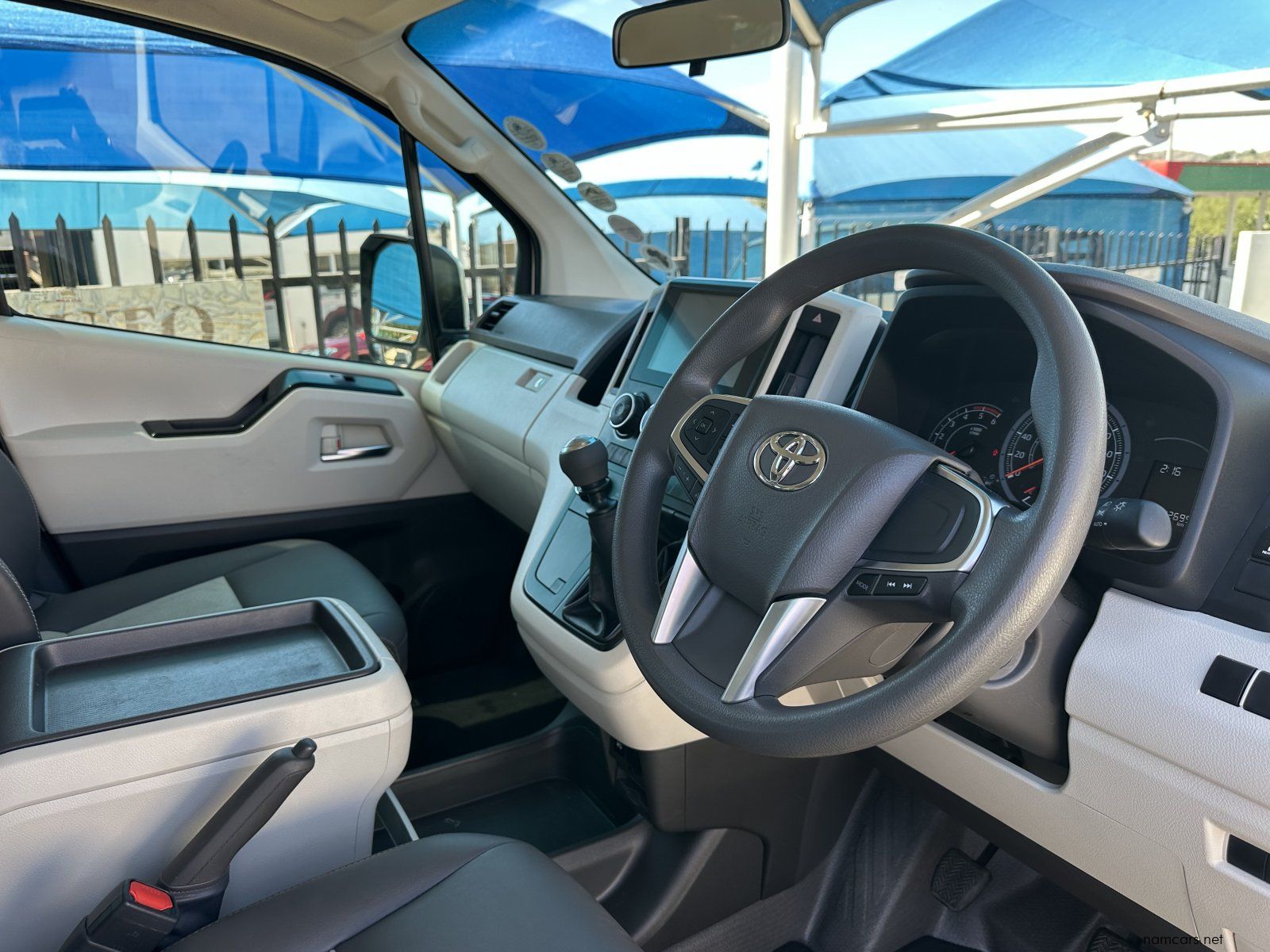 2025 Toyota Quantum 2.8 GL Manual 4x4 11 Seater photo