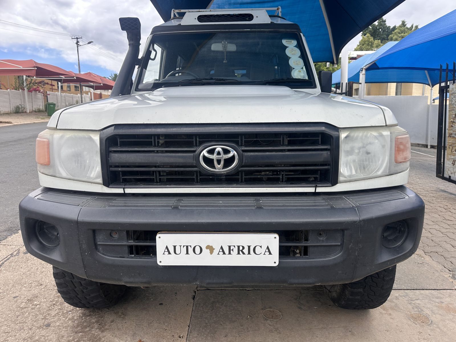 2011 Toyota Landcruiser 4.2 Diesel 11 Seater Conversion photo