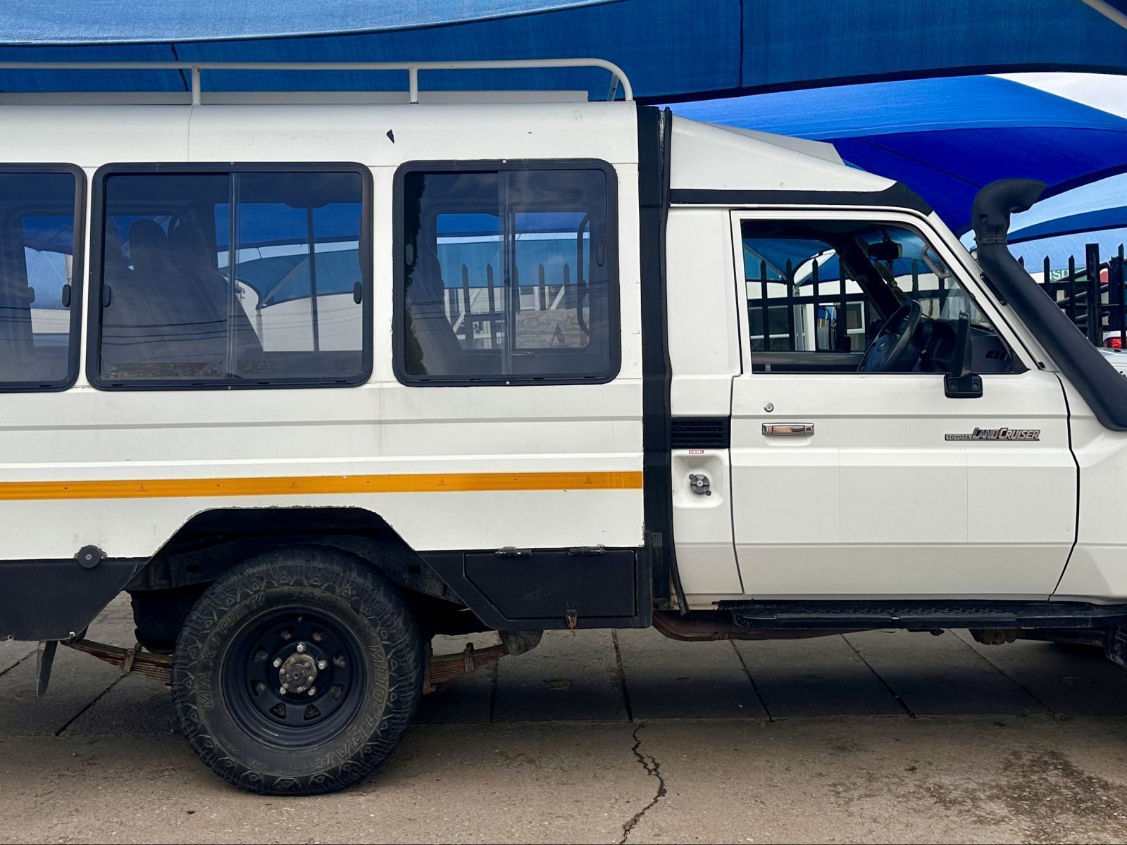 2011 Toyota Landcruiser 4.2 Diesel 11 Seater Conversion photo