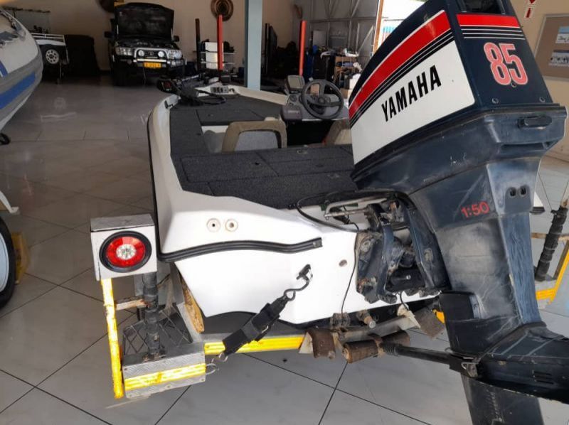 1994  Rebel 440 Bass Boat pictures