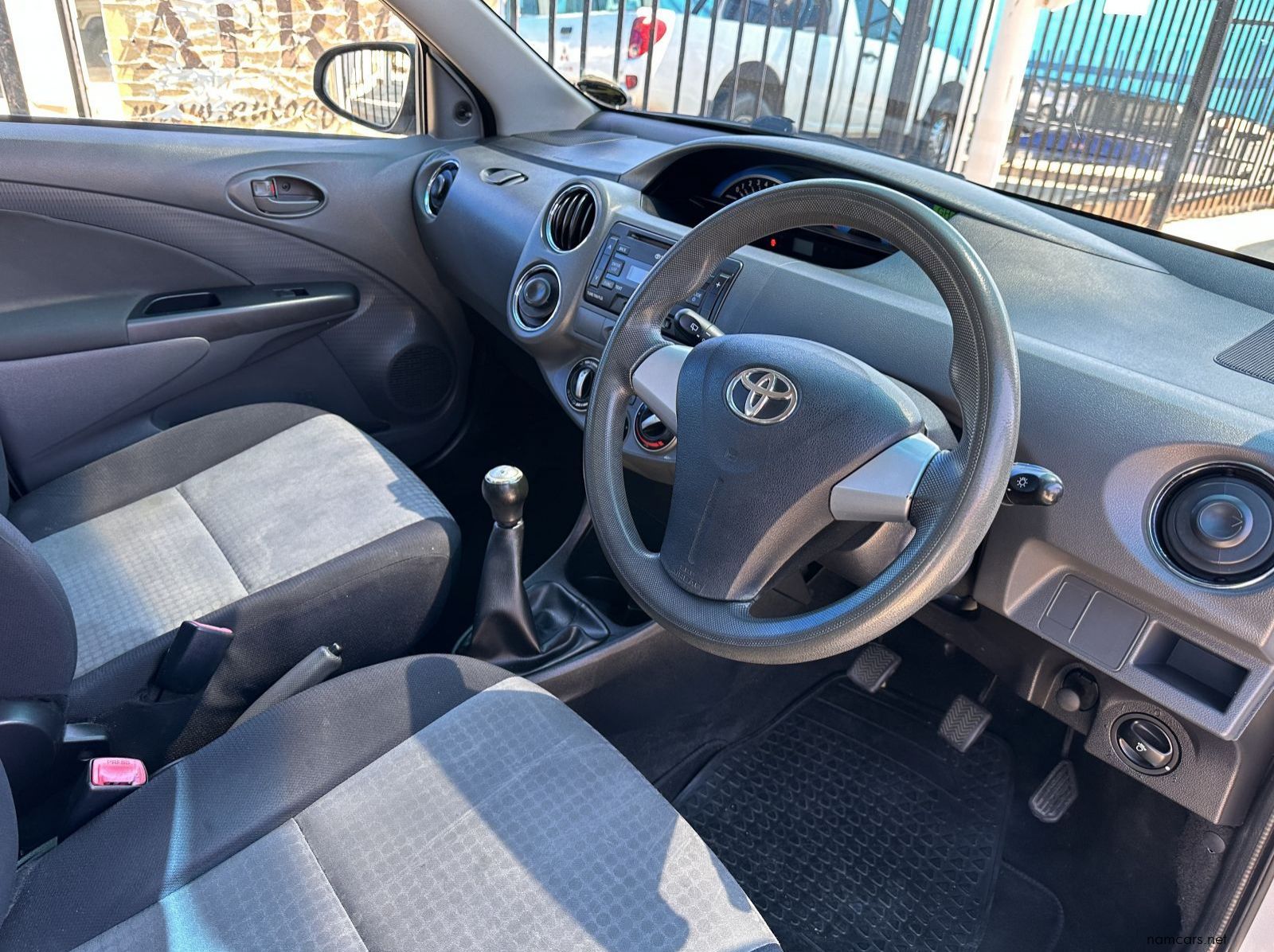 2014 Toyota Toyota Etios 1.5 pictures