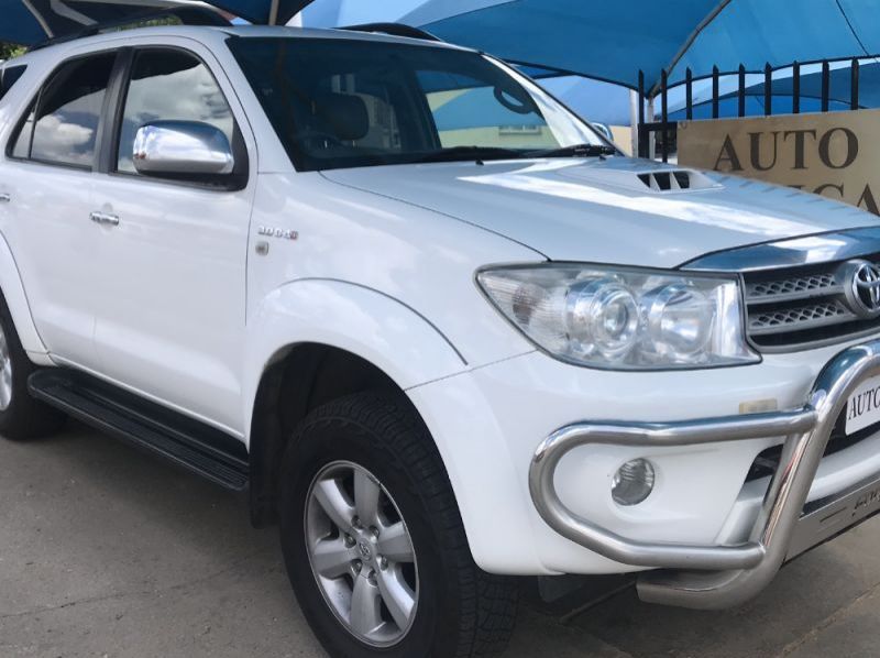 2011 Toyota Fortuner 3.0 D4D 4x4 MAN pictures