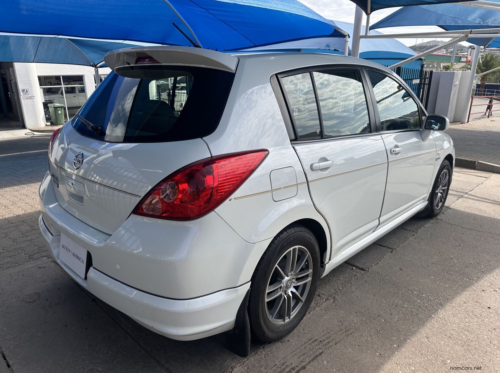 2010 Nissan Nissan Latio 1.5 Auto HB pictures