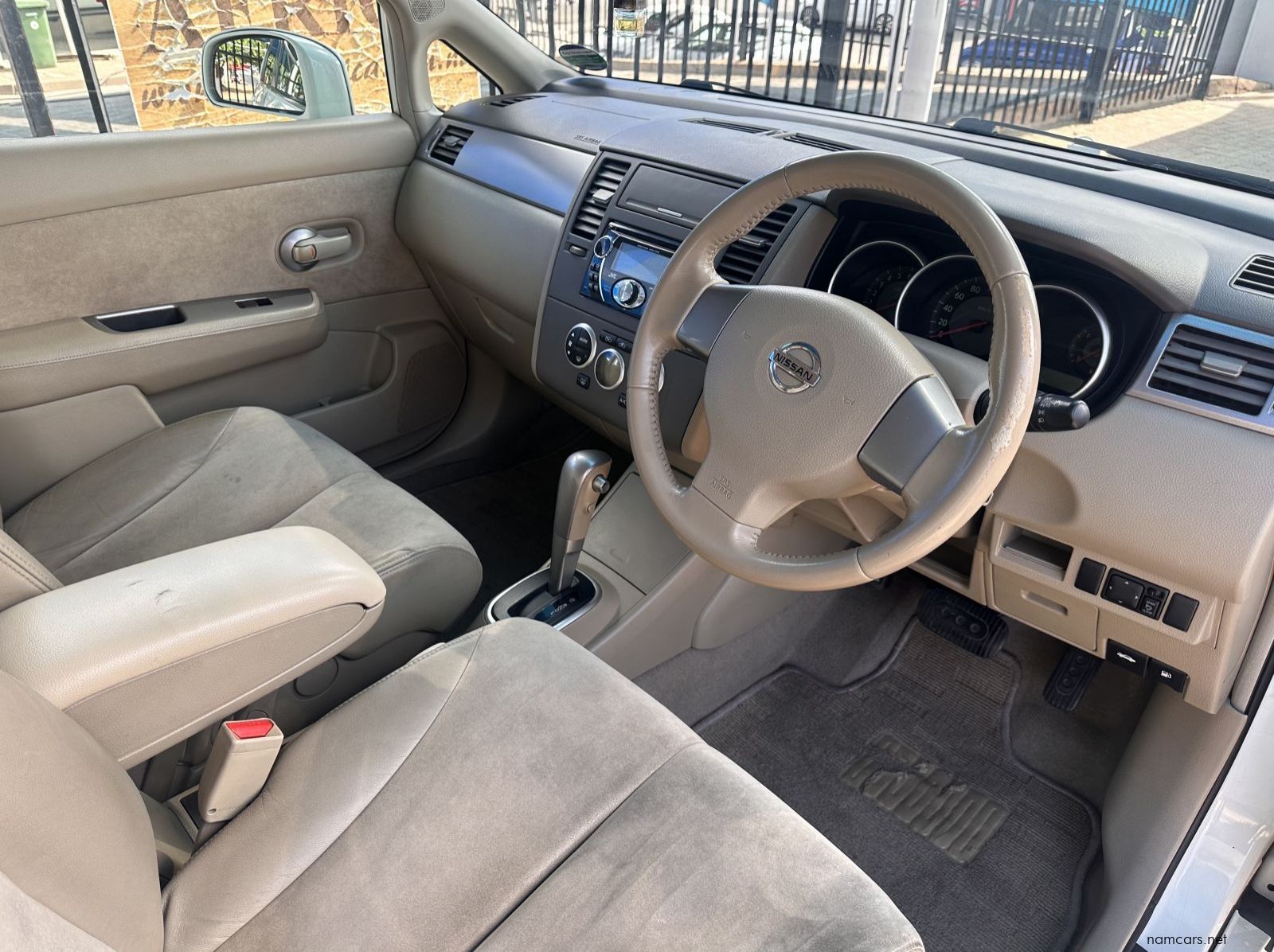 2010 Nissan Nissan Latio 1.5 Auto HB pictures