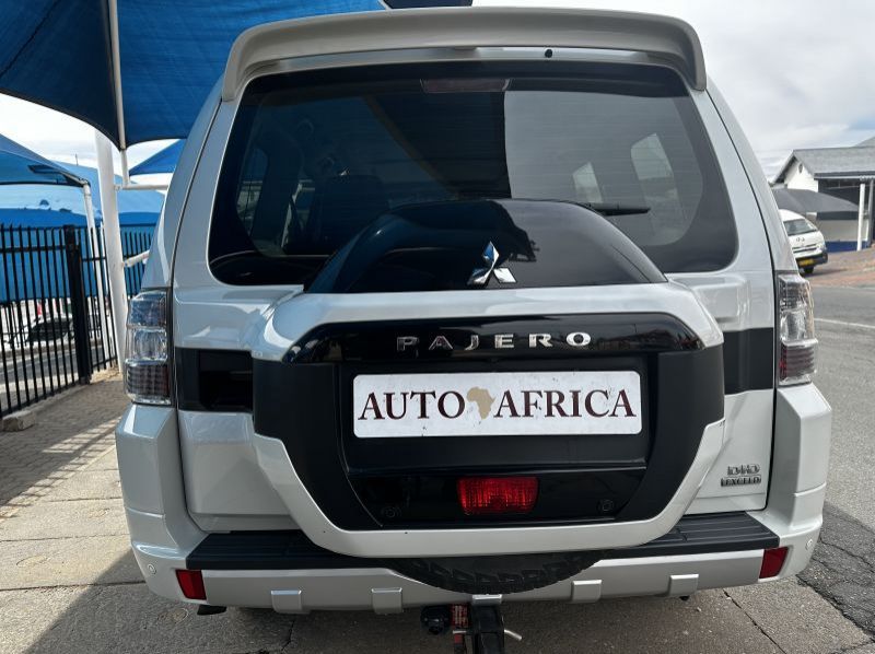 2019 Mitsubishi Pajero 3.2 DiD GLS LWB SW 4x4 A/T 7 SEATER NO DEPOSIT pictures