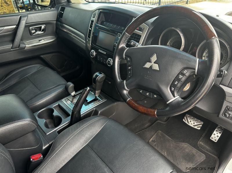2019 Mitsubishi Pajero 3.2 DiD GLS LWB SW 4x4 A/T 7 SEATER NO DEPOSIT pictures