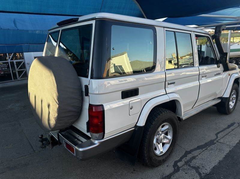 2014 Toyota Land cruiser 4.5 V8 LX pictures