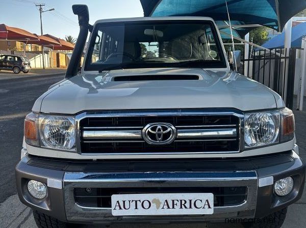 2014 Toyota Land cruiser 4.5 V8 LX pictures