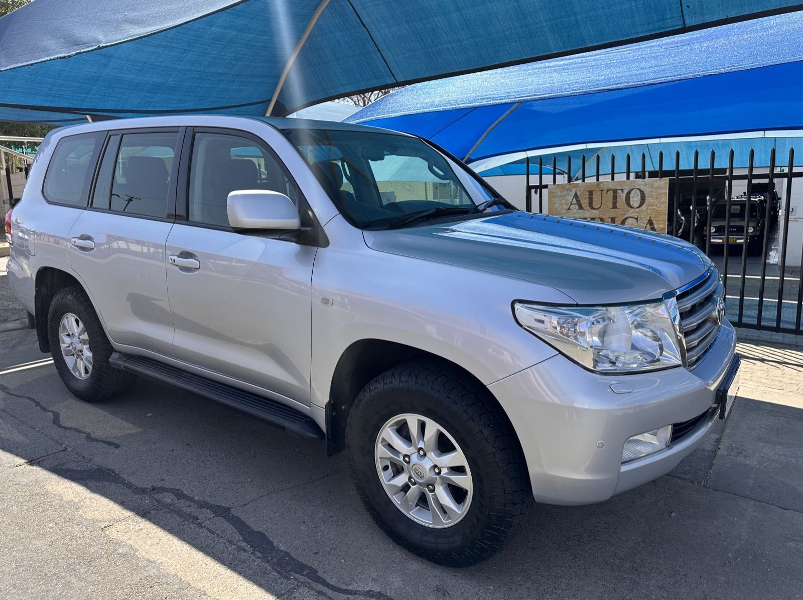 Used Toyota Land Cruiser 4.5 V8 VX 200 Series A/T  for sale in Windhoek, Namibia