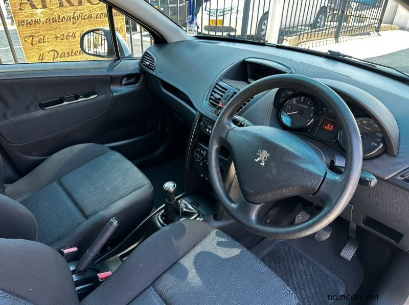 2009 Peugeot 207 1.4 XR pictures