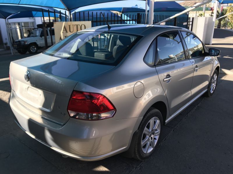 2014 Volkswagen Polo 1.4 Highline Sedan pictures