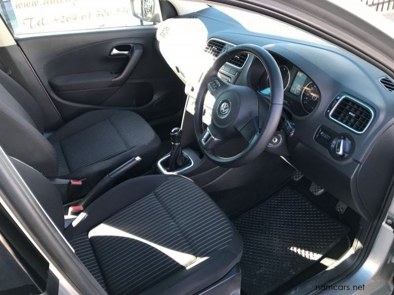 2014 Volkswagen Polo 1.4 Highline Sedan pictures