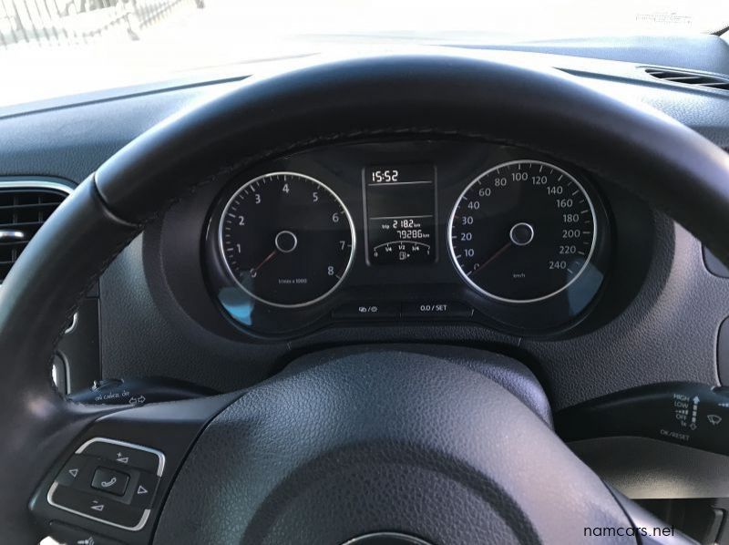 2014 Volkswagen Polo 1.4 Highline Sedan pictures
