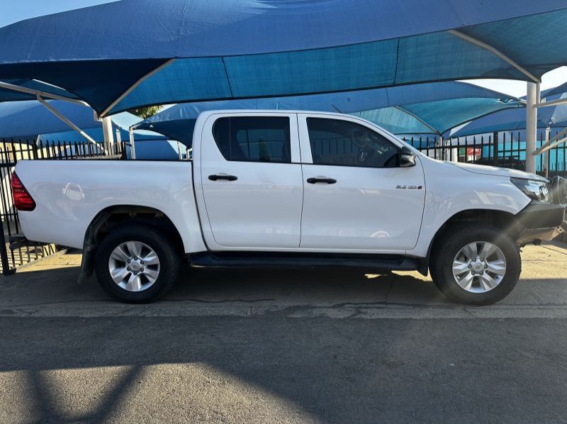 2019 Toyota Hilux D/C 2.4 GD-6 SRX 4x4 PU MT pictures