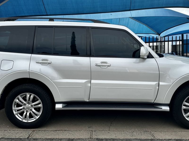 2019 Mitsubishi Pajero 3.2 DiD GLS LWB SW 4x4 A/T 7 SEATER pictures