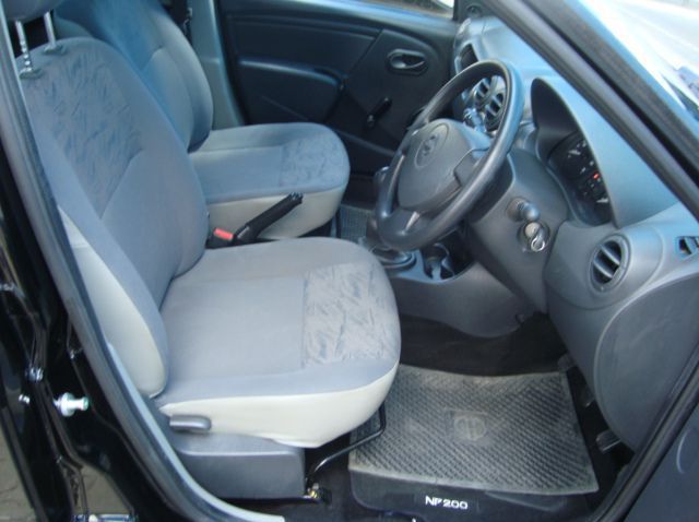 2014 Nissan NP200 1,6i pictures