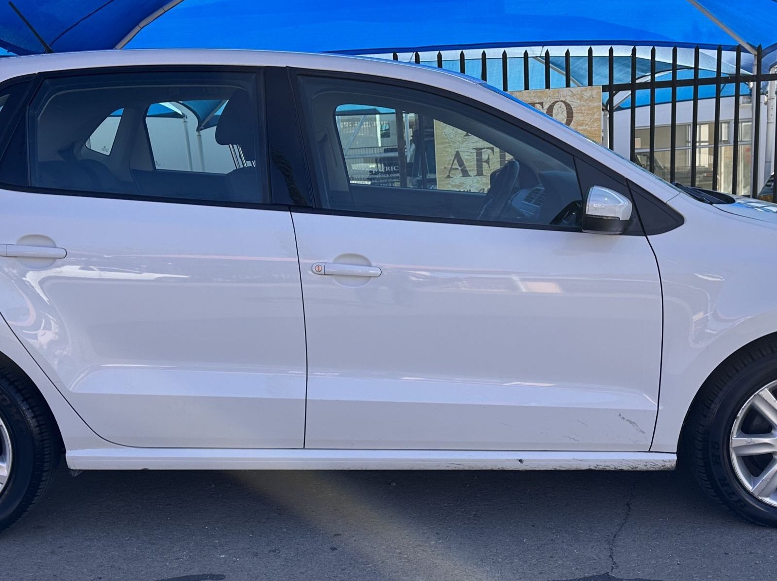 2010 Volkswagen POLO 1.6 HB pictures