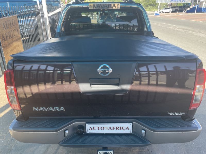 2009 Nissan Nissan Navara 4.0 V6 D/C 4x2 pictures