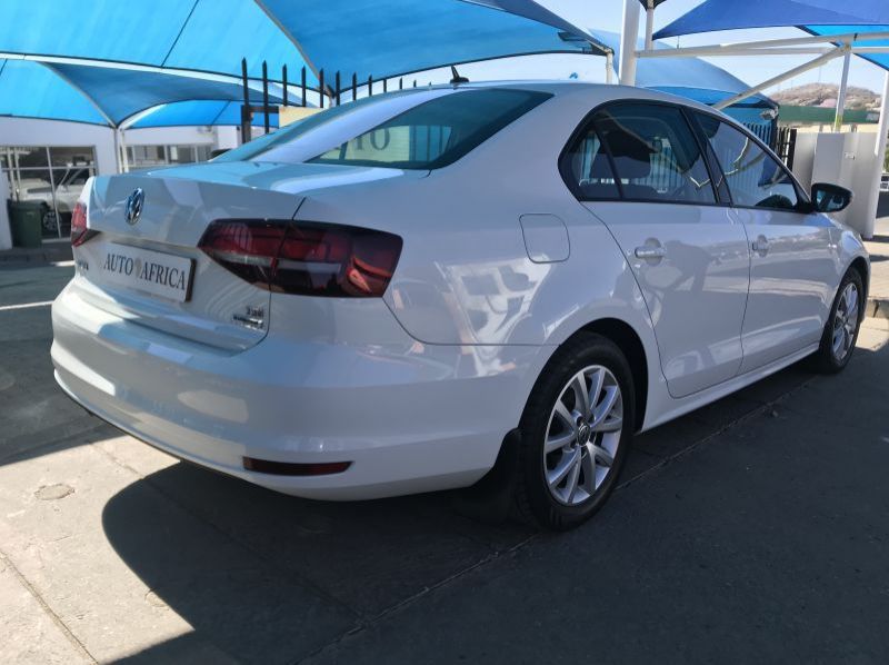 2016 Volkswagen Jetta 1.4 TSi Comfortline Bluemotion NO DEPOSIT pictures