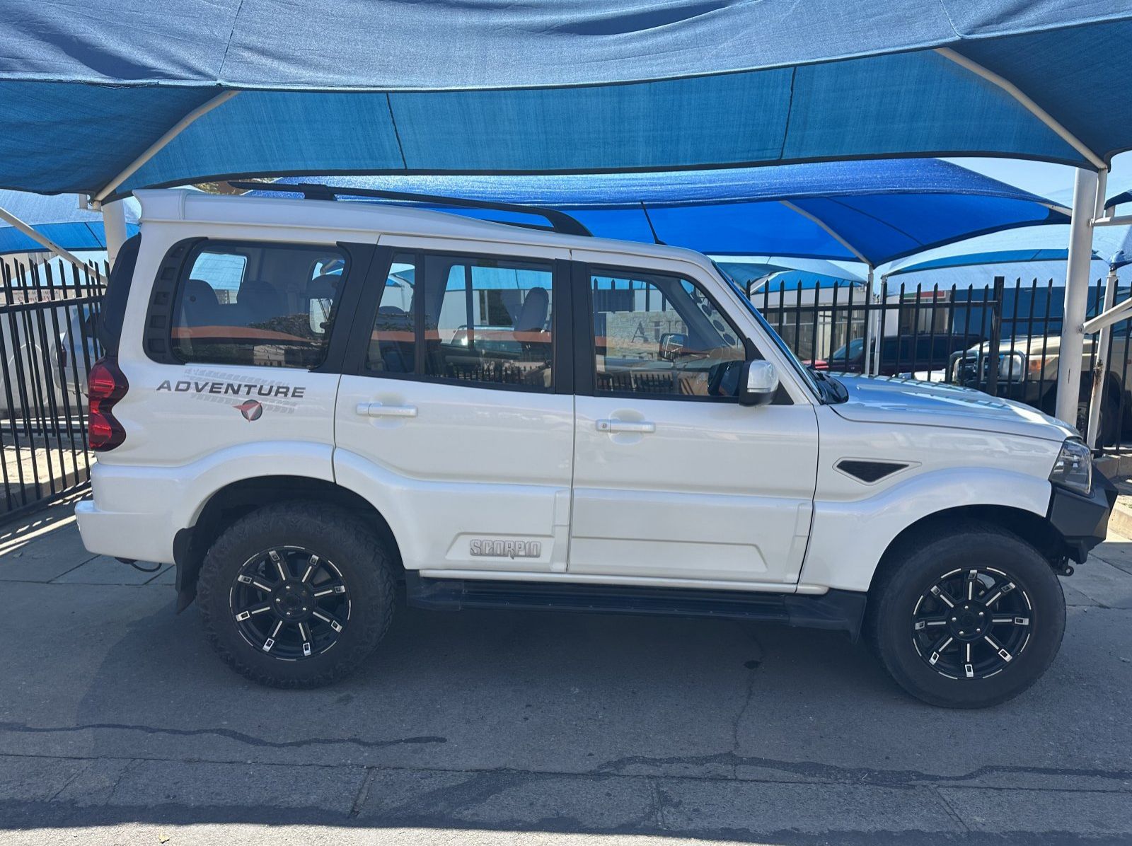 2023 Mahindra Scorpio 2.2 TD 4x4 Adventure S11 8 Seater pictures