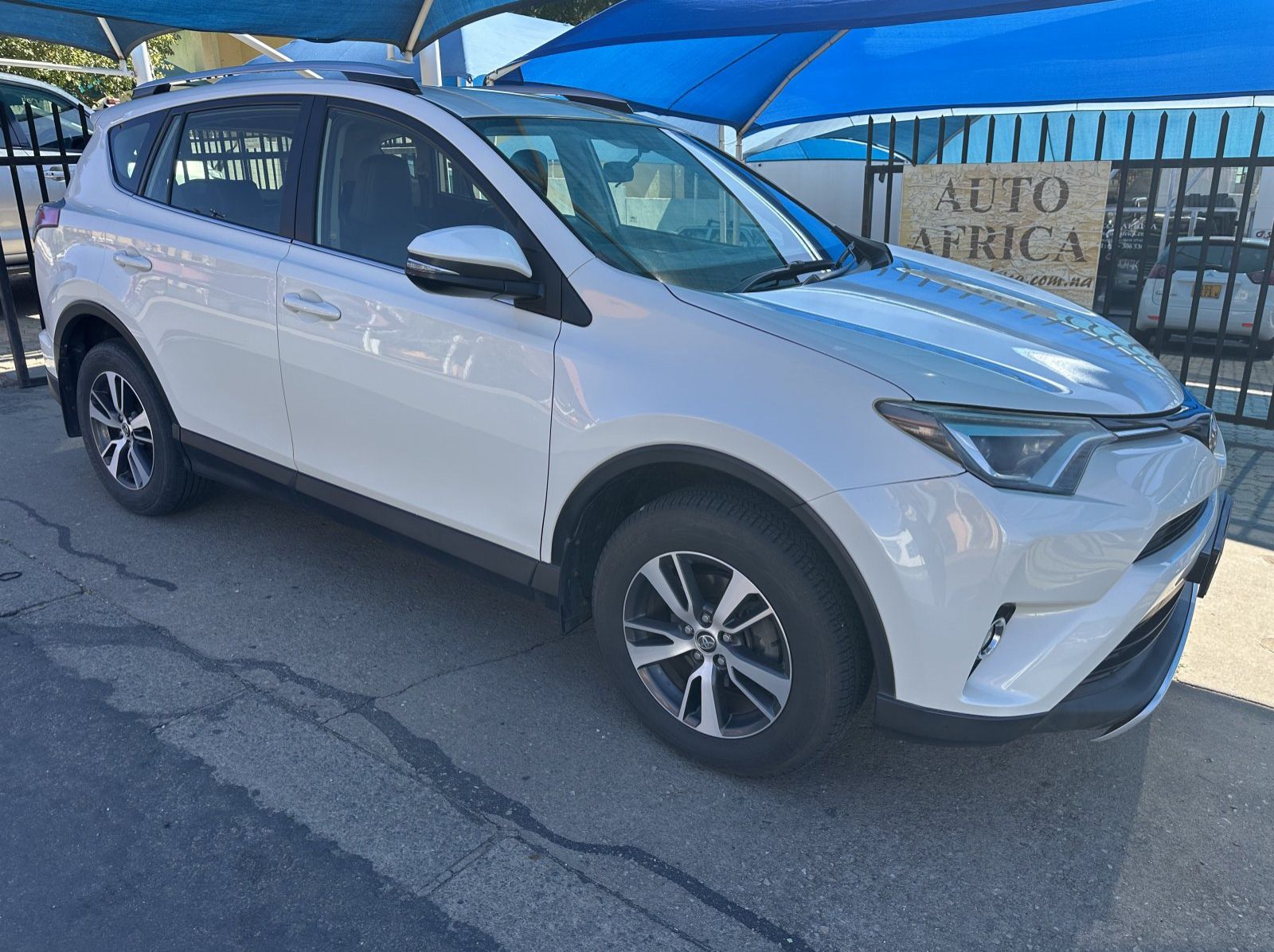 2016 Toyota RAV4 pictures