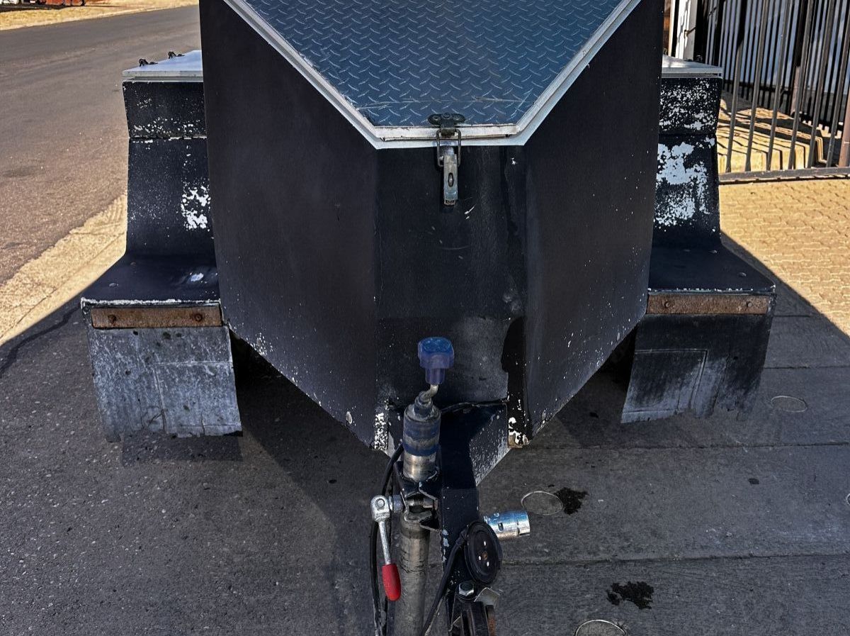 2004 Fibreglass Home Build Box Trailer pictures