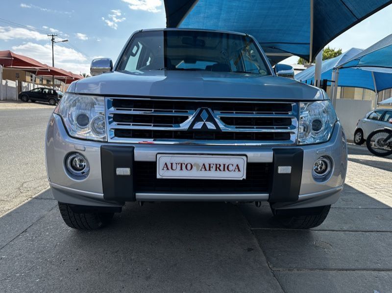 2010 Mitsubishi Pajero 3.8 V6 SWB GLS pictures