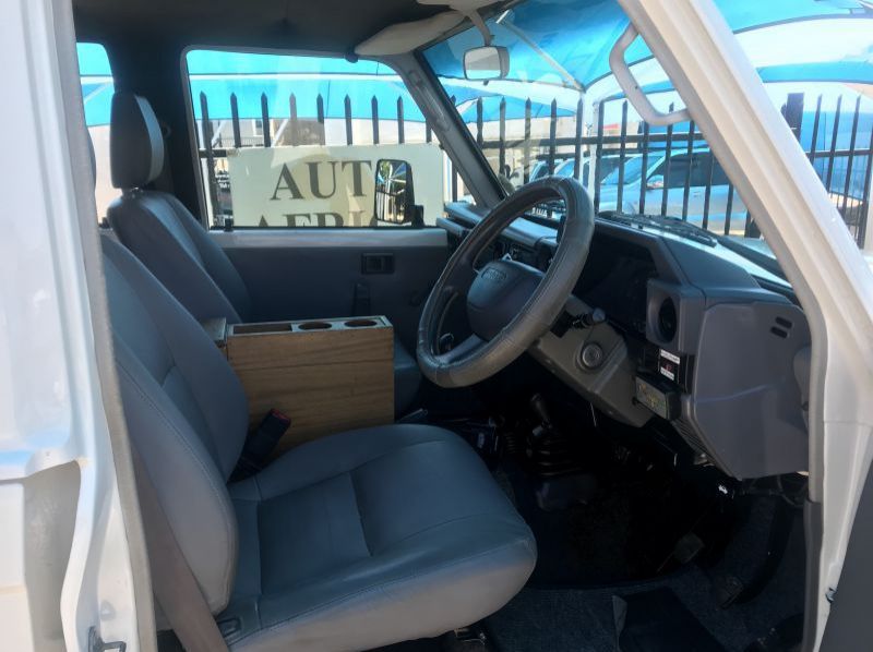 2002 Toyota Toyota Landcruiser D/C 4.5 EFi 4x4 MAN pictures