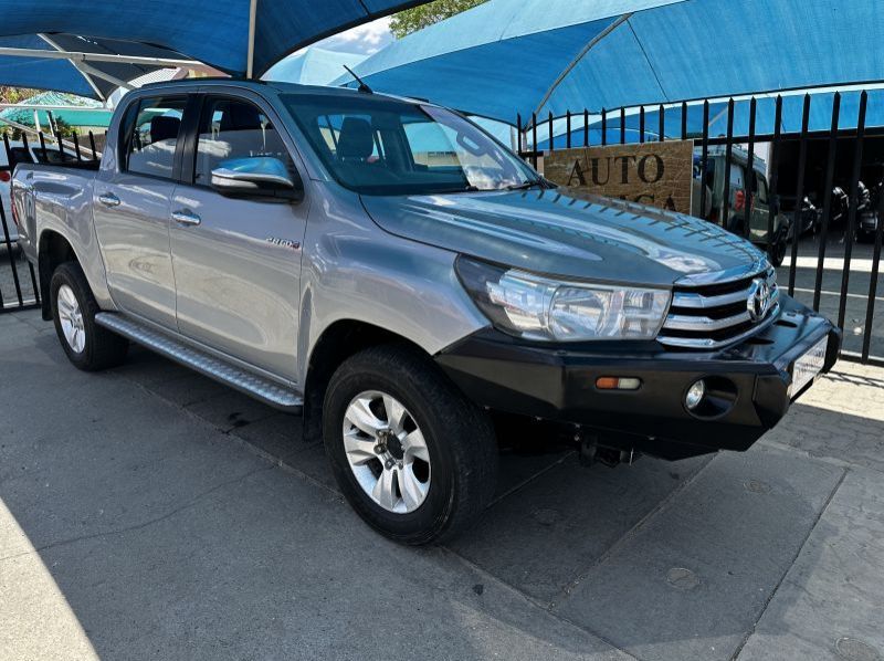 2016 Toyota Hilux D/C 2.8 GD6 4x4 Auto pictures