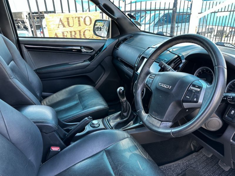 2021 Isuzu Isuzu 300 D-MAX LX D/C 4x4 pictures