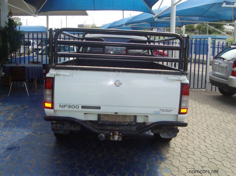 2010 Nissan Hardbody NP300 pictures