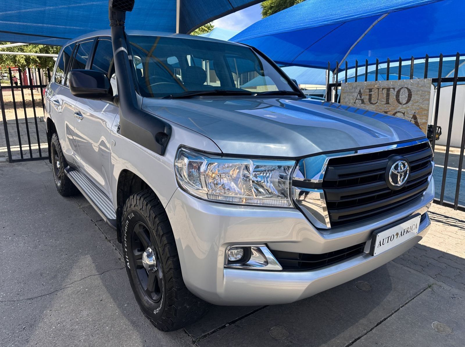 Used Toyota Landcruiser 200 4.5 V8 Diesel 6AT GX  for sale in Windhoek, Namibia
