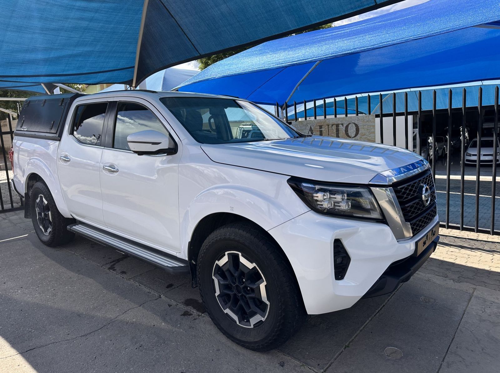 Used Nissan Navara 2.5 LE Plus 4x4 A/T D/C NO DEPOSIT  for sale in Windhoek, Namibia