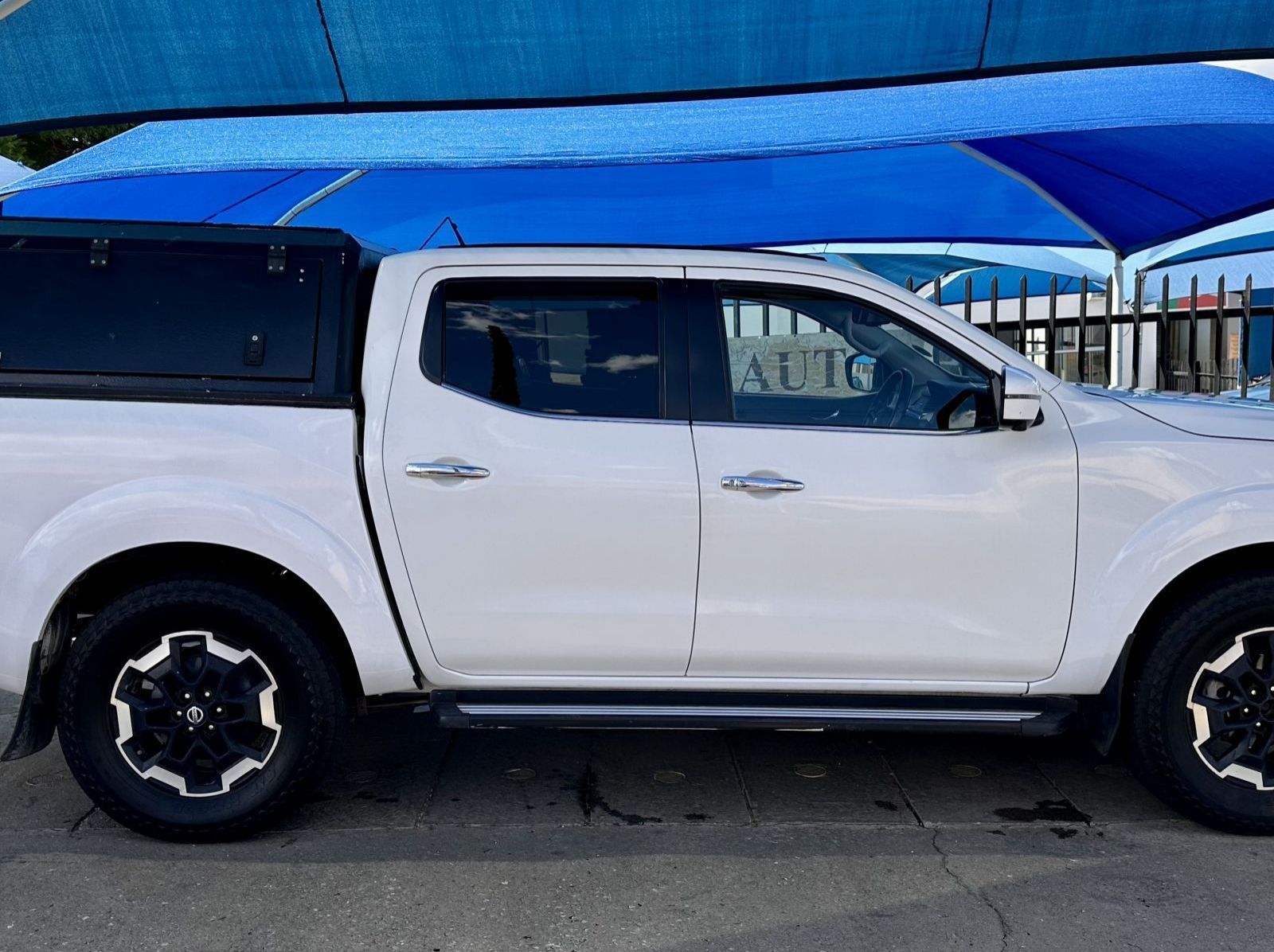 2022 Nissan Navara 2.5 LE Plus 4x4 A/T D/C NO DEPOSIT pictures