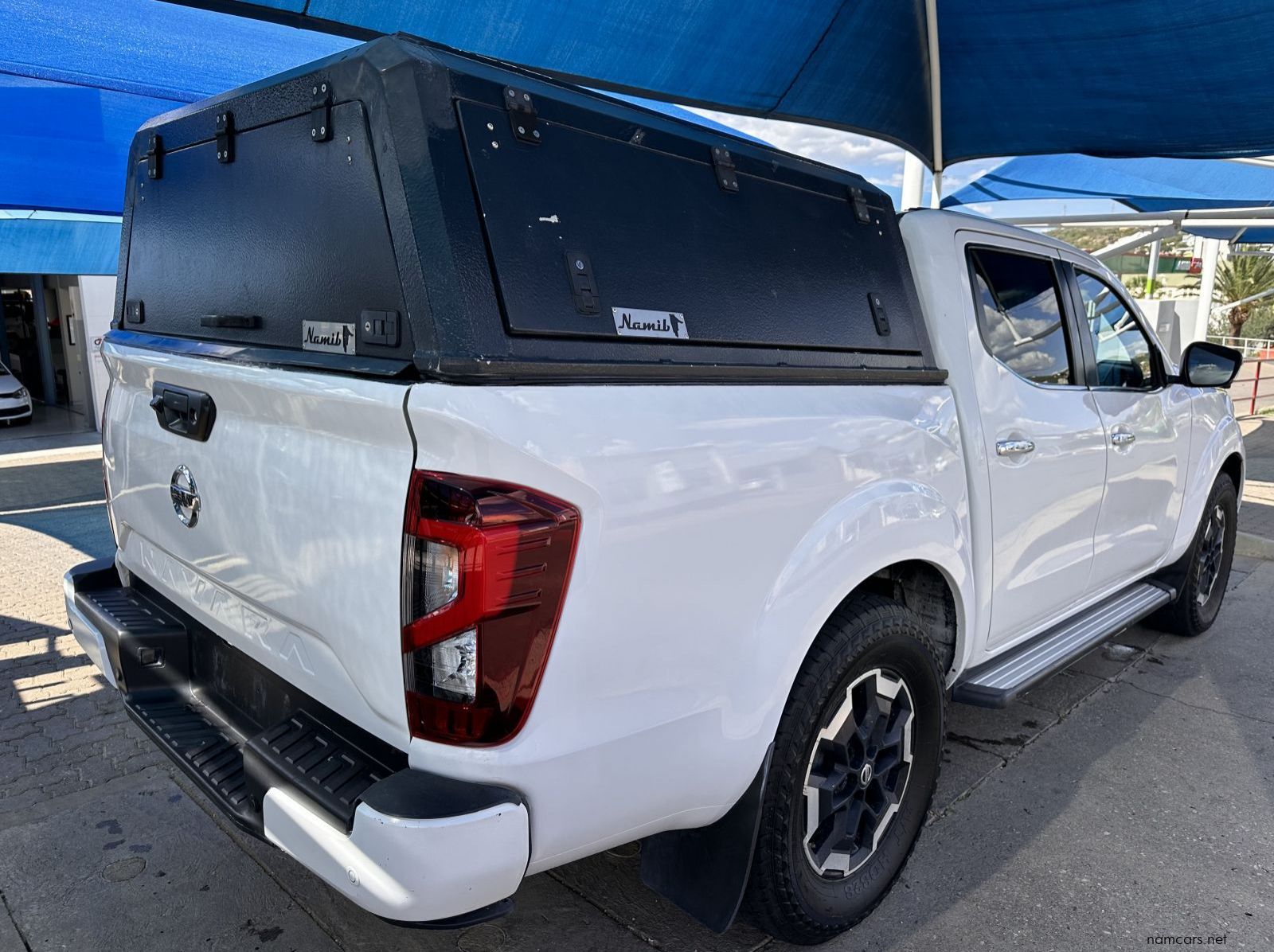 2022 Nissan Navara 2.5 LE Plus 4x4 A/T D/C NO DEPOSIT pictures