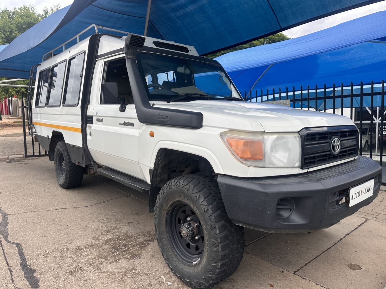 Used Toyota Landcruiser 4.2 Diesel 11 Seater Conversion  for sale in Windhoek, Namibia