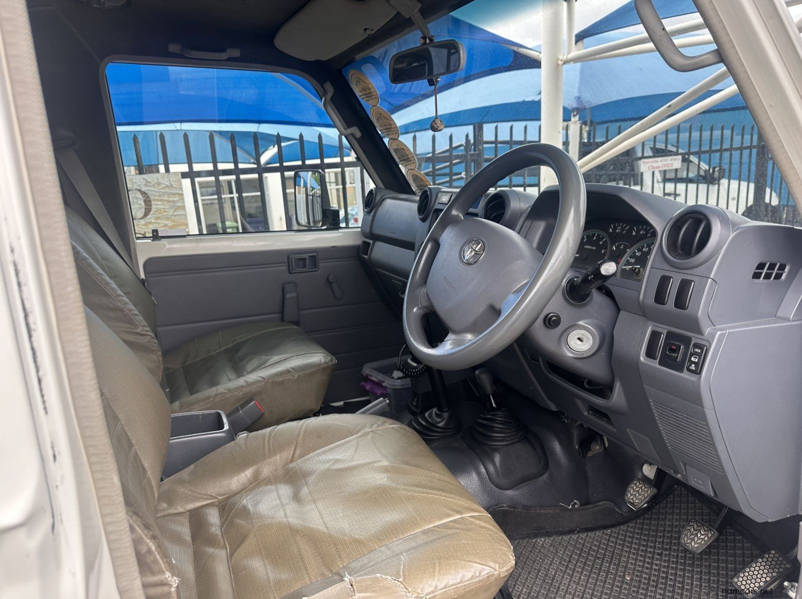 2011 Toyota Landcruiser 4.2 Diesel 11 Seater Conversion pictures