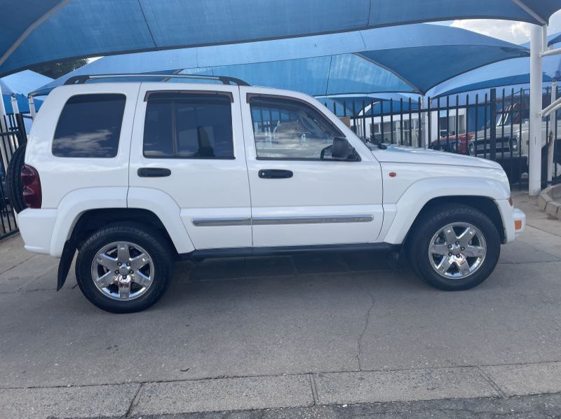 2006 Jeep Cherokee 3.7 V6 pictures