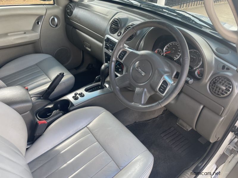 2006 Jeep Cherokee 3.7 V6 pictures